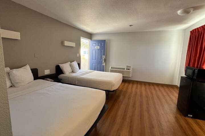 Room 4 of 43