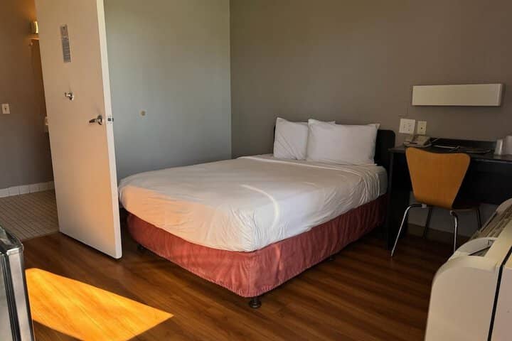 Room 3 of 43