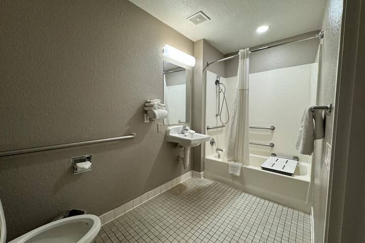 Room 16 of 43